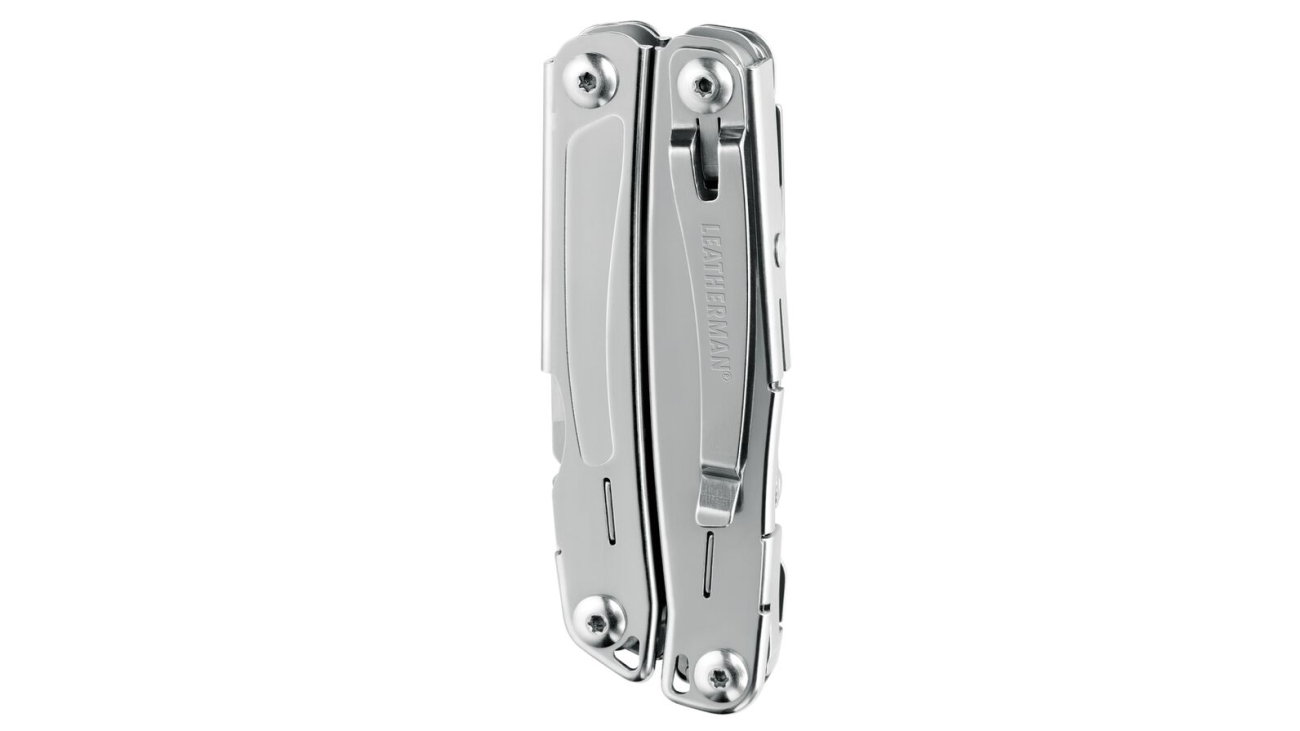 The Leatherman Wingman features a removable clip which allows the user to wear their multi-tool attached to a pocket or belt loop without the use of a sheath. By removing the clip, the user is able to easily carry their tool in a sheath if preferred.