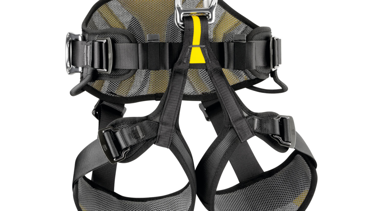 The Petzl AVAO BOD features wide, semi-rigid waist belt and leg loops that provide excellent support. Its lightweight, breathable construction maximises airflow.