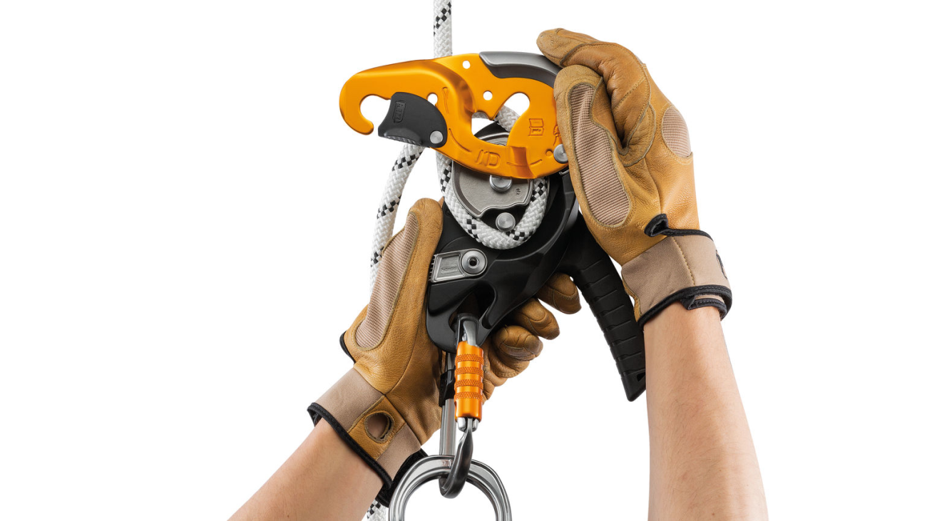 The Petzl I'D S has a safety gate on the moving side plate allows the rope to be installed easily while the device remains connected to the harness.